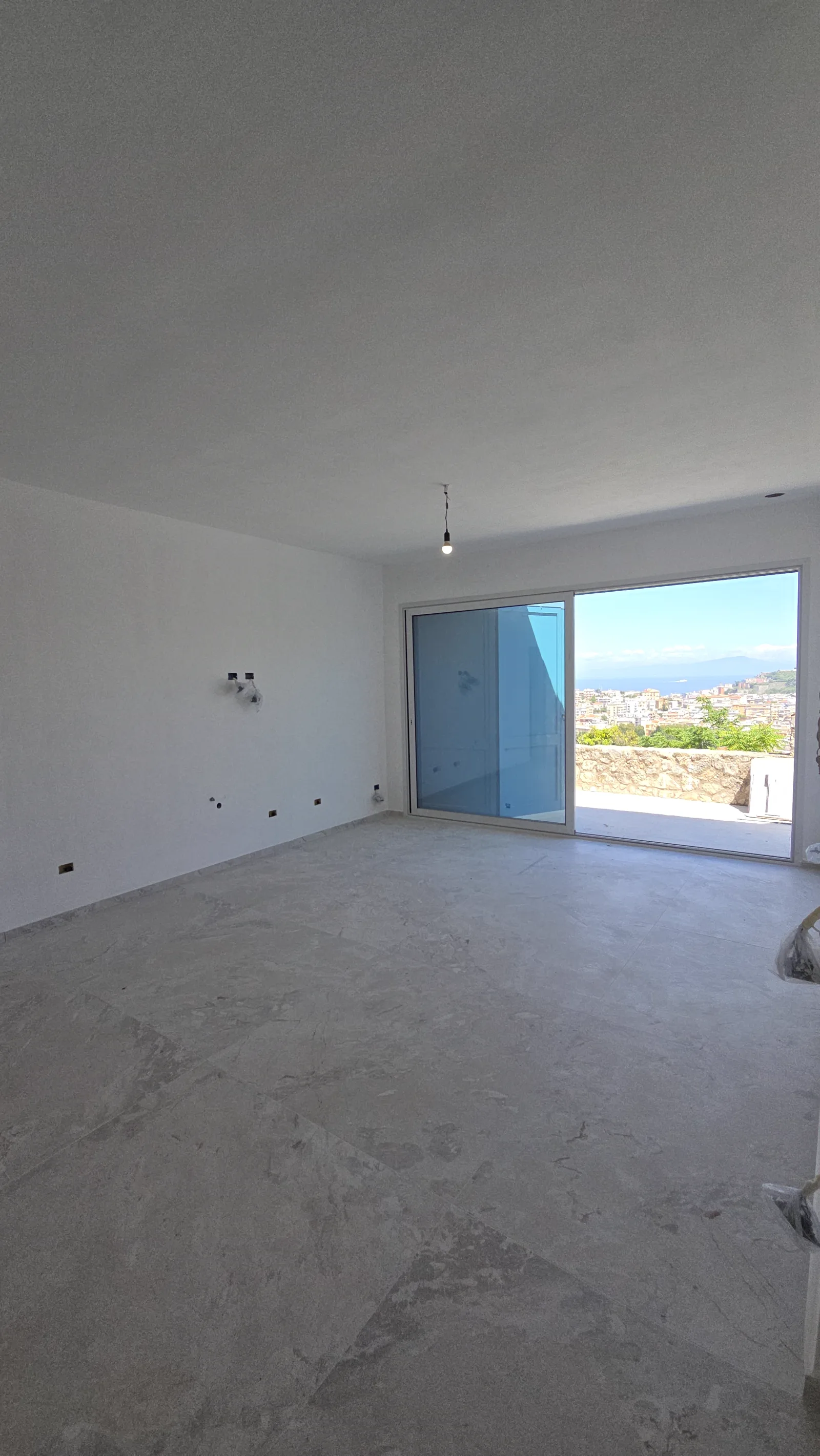 Salone vista mare stato attuale - Villa Petra Gaeta