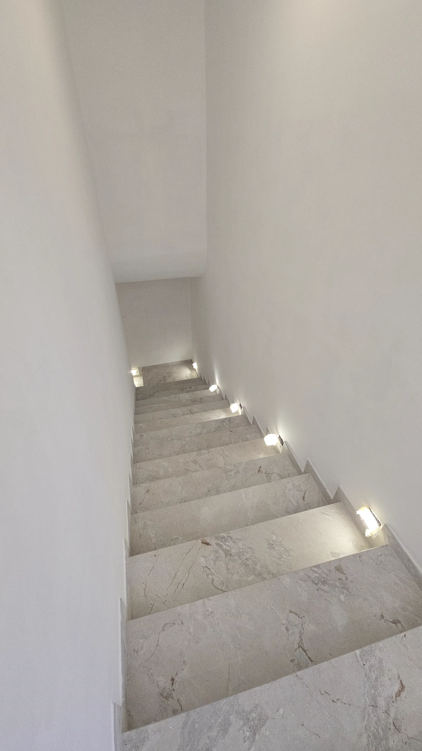 Scale interne stato attuale - Villa Petra Gaeta